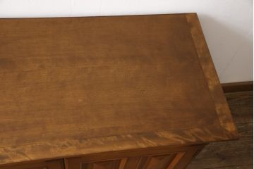 中古　横浜ダニエル(daniel)　脚付きリメイク　クラシカルな佇まいが目を引くサイドボード(着物タンス、和服たんす、和箪笥、ローボード、テレビ台)(R-054746)