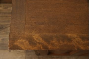 中古　横浜ダニエル(daniel)　脚付きリメイク　クラシカルな佇まいが目を引くサイドボード(着物タンス、和服たんす、和箪笥、ローボード、テレビ台)(R-054746)