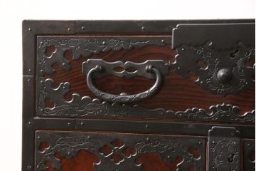 希少!　和製ビンテージ　仙台無形文化財　金具師 八重樫今朝吉作　手打ち金具の緻密な美しさが目を引く仙台箪笥(帳箱、船箪笥、和たんす、小箪笥、ヴィンテージ)(R-054747)