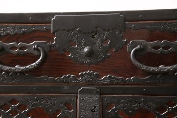 希少!　和製ビンテージ　仙台無形文化財　金具師 八重樫今朝吉作　手打ち金具の緻密な美しさが目を引く仙台箪笥(帳箱、船箪笥、和たんす、小箪笥、ヴィンテージ)(R-054747)