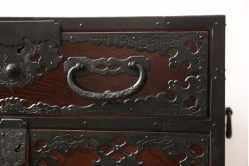 希少!　和製ビンテージ　仙台無形文化財　金具師 八重樫今朝吉作　手打ち金具の緻密な美しさが目を引く仙台箪笥(帳箱、船箪笥、和たんす、小箪笥、ヴィンテージ)(R-054747)