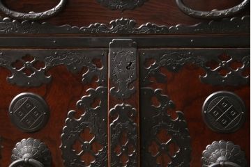 希少!　和製ビンテージ　仙台無形文化財　金具師 八重樫今朝吉作　手打ち金具の緻密な美しさが目を引く仙台箪笥(帳箱、船箪笥、和たんす、小箪笥、ヴィンテージ)(R-054747)
