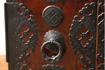 希少!　和製ビンテージ　仙台無形文化財　金具師 八重樫今朝吉作　手打ち金具の緻密な美しさが目を引く仙台箪笥(帳箱、船箪笥、和たんす、小箪笥、ヴィンテージ)(R-054747)