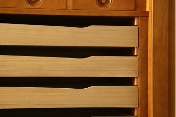 中古　超美品　横浜ダニエル(daniel)　木のあたたかみを感じる上品な衣装タンス　定価約180万円　(R-054748)