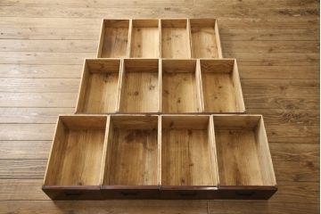 アンティーク家具　明治期　天板・脚付きリメイク　引き出し21杯　大きな引き出しでお子様のおもちゃ収納にも活躍するローボード・下段(リビングボード、テレビ台、テレビボード、ローチェスト)(R-054772)