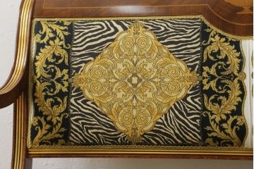 レアデザイン!　イタリア高級輸入家具　職人のこだわりが詰まった美しいデザインが目を引く2人掛けベンチ(2人掛けソファ、長椅子)(R-054778)