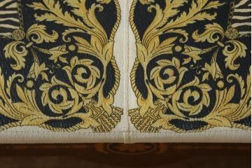 レアデザイン!　イタリア高級輸入家具　職人のこだわりが詰まった美しいデザインが目を引く2人掛けベンチ(2人掛けソファ、長椅子)(R-054778)