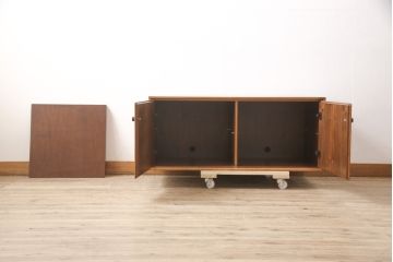 和製ビンテージ　山品木工(YAMASHINA)　様々なテイストの空間に取り入れやすいチーク材製テレビ台(ローボード、テレビボード、収納棚、キャビネット、サイドボード、ヴィンテージ)(R-054780)