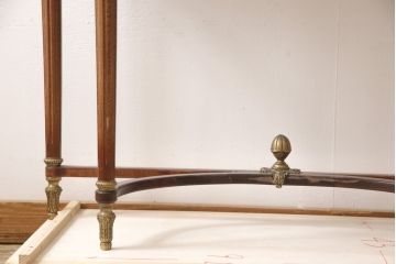 中古　スペイン高級家具　MUARVA S.L.　繊細で華やかな装飾が魅力の小振りなコンソールテーブル(サイドテーブル、飾り台)(R-054782)