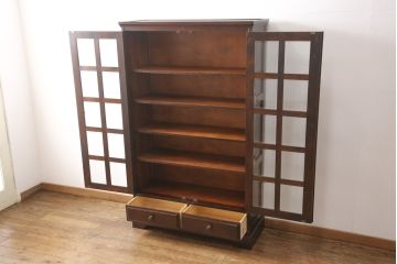 中古　北海道民芸家具　和洋折衷どちらのお部屋にも馴染むブックケース(本箱、収納棚、キャビネット、飾り棚)(R-054783)