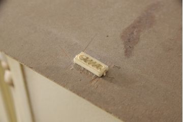 中古　イタリア輸入家具　ロココ調　薄型ですっきりおさまるワードローブ(洋服タンス、収納棚)(R-054784)