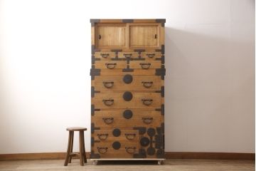 和製アンティーク　ヒノキ・桐材　和の趣溢れる佇まいが目を引く二段重ね三国(みくに)衣装箪笥(時代箪笥、チェスト、和たんす)(R-054812)