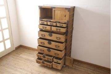 和製アンティーク　ヒノキ・桐材　和の趣溢れる佇まいが目を引く二段重ね三国(みくに)衣装箪笥(時代箪笥、チェスト、和たんす)(R-054812)