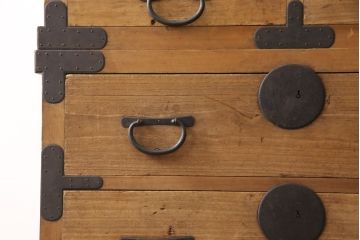 和製アンティーク　ヒノキ・桐材　和の趣溢れる佇まいが目を引く二段重ね三国(みくに)衣装箪笥・下段(時代箪笥、チェスト、和たんす)(R-054814)
