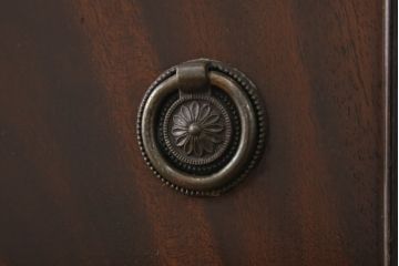 中古　イギリス高級家具　マホガニー材　ロスジョン(ROSJOHN)　イギリス王室御用達　洗練されたデザインが美しい縦型チェスト(引き出し、サイドチェスト、スリムチェスト)(R-054816)
