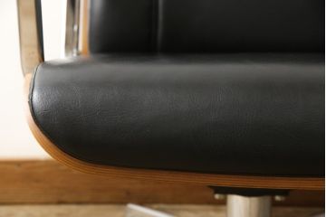 和製ヴィンテージ　コクヨ　ローズウッド材　希少モデル!かっこ良さと温かい雰囲気を兼ね備えたラウンジチェア(1人掛けソファ、アームチェア、デスクチェア、オフィスチェア、回転チェア、ビンテージ)(R-054826)