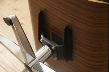 和製ヴィンテージ　コクヨ　ローズウッド材　希少モデル!かっこ良さと温かい雰囲気を兼ね備えたラウンジチェア(1人掛けソファ、アームチェア、デスクチェア、オフィスチェア、回転チェア、ビンテージ)(R-054826)
