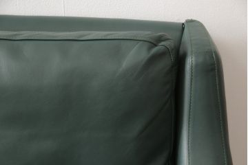 北欧ビンテージ　ノルウェー　バットネ(Vatne)　ローズウッド　シンプルながらも本革の上質さを感じる3人掛けレザーソファ (三人掛けソファ、ヴィンテージ)(R-054845)