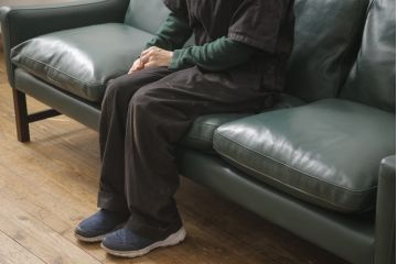 北欧ビンテージ　ノルウェー　バットネ(Vatne)　ローズウッド　シンプルながらも本革の上質さを感じる3人掛けレザーソファ (三人掛けソファ、ヴィンテージ)(R-054845)
