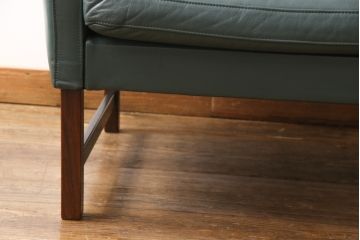 北欧ビンテージ　ノルウェー　バットネ(Vatne)　ローズウッド　シンプルながらも本革の上質さを感じる1人掛けレザーソファ(一人掛けソファ、アームチェア、ヴィンテージ)(R-054846)