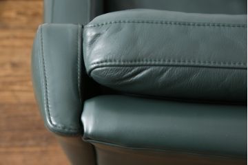 北欧ビンテージ　ノルウェー　バットネ(Vatne)　ローズウッド　シンプルながらも本革の上質さを感じる1人掛けレザーソファ(一人掛けソファ、アームチェア、ヴィンテージ)(R-054846)