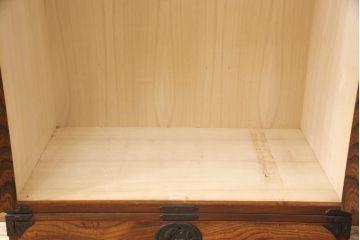 中古　美品　岩谷堂箪笥　迫力ある木目と深みのある色合いが目を引く箪笥ワードローブ(洋服タンス、収納棚)(R-054847)
