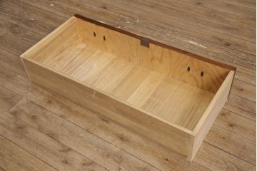 中古　美品　岩谷堂箪笥　迫力ある木目と深みのある色合いが目を引く箪笥ワードローブ(洋服タンス、収納棚)(R-054847)