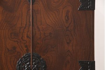 中古　美品　岩谷堂箪笥　迫力ある木目と深みのある色合いが目を引く箪笥ワードローブ(洋服タンス、収納棚)(R-054847)
