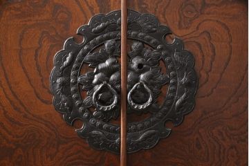 中古　美品　岩谷堂箪笥　迫力ある木目と深みのある色合いが目を引く箪笥ワードローブ(洋服タンス、収納棚)(R-054847)