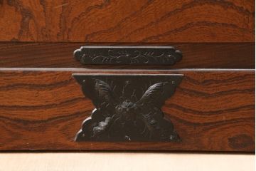 中古　美品　岩谷堂箪笥　迫力ある木目と深みのある色合いが目を引く箪笥ワードローブ(洋服タンス、収納棚)(R-054847)