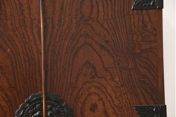 中古　美品　岩谷堂箪笥　迫力ある木目と深みのある色合いが目を引く箪笥ワードローブ(洋服タンス、収納棚)(R-054848)