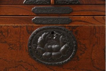 中古　美品　岩谷堂箪笥　迫力ある木目と深みのある色合いが目を引く箪笥ワードローブ(洋服タンス、収納棚)(R-054848)