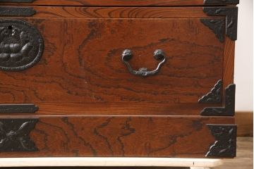 中古　美品　岩谷堂箪笥　迫力ある木目と深みのある色合いが目を引く箪笥ワードローブ(洋服タンス、収納棚)(R-054848)