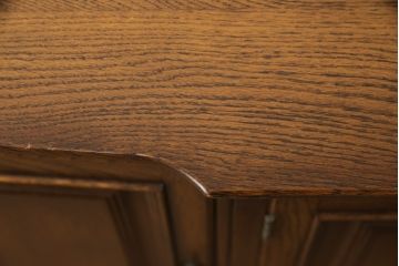 中古　美品　北海道旭川 近藤工芸　Solid Furniture OAK (ソリッドファニチャー オーク)　オーク材　品のあるデザインが魅力的なサイドボード(キャビネット、戸棚、収納棚、ローボード)(R-054870)