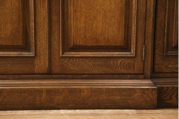 中古　美品　北海道旭川 近藤工芸　Solid Furniture OAK (ソリッドファニチャー オーク)　オーク材　品のあるデザインが魅力的なサイドボード(キャビネット、戸棚、収納棚、ローボード)(R-054870)
