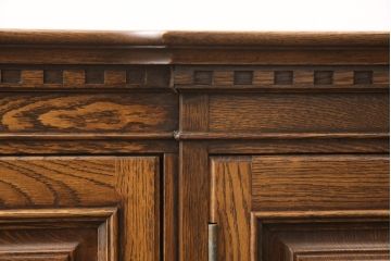 中古　美品　北海道旭川 近藤工芸　Solid Furniture OAK (ソリッドファニチャー オーク)　オーク材　品のあるデザインが魅力的なサイドボード(キャビネット、戸棚、収納棚、ローボード)(R-054870)