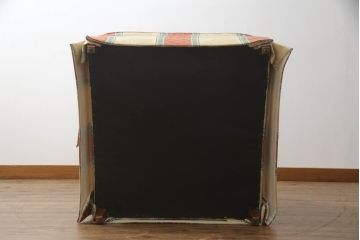 中古　美品　高級品　IDC大塚家具取り扱い　ヘンレドン(HENREDON)　3色づかいがおしゃれな1人掛けソファ+オットマンのセット(定価約70万円)(アームチェア、一人掛けソファ)(R-054883)