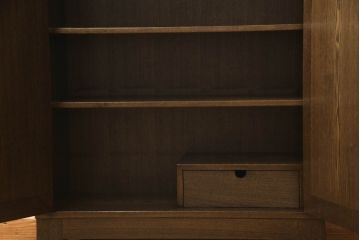 中古　超美品　上手物　高級国産手造り指物家具　森下木工所　校倉(あぜくら)　総タモ材　独特な木目が目を引く収納棚(朝鮮棚、戸棚、サイドキャビネット)(R-054906)