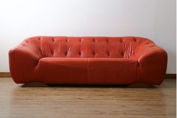 中古　美品　高級スペイン家具　GAMINTER　高級感ある佇まいが目を引く本革2.5人掛けソファ(レザーソファ、二人掛けソファ)(R-054908)