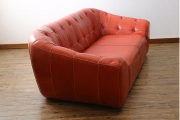 中古　美品　高級スペイン家具　GAMINTER　高級感ある佇まいが目を引く本革2.5人掛けソファ(レザーソファ、二人掛けソファ)(R-054908)
