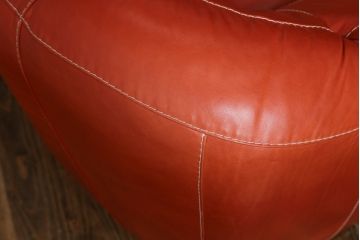 中古　美品　高級スペイン家具　GAMINTER　高級感ある佇まいが目を引く本革2.5人掛けソファ(レザーソファ、二人掛けソファ)(R-054908)