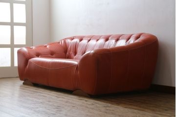 中古　美品　高級スペイン家具　GAMINTER　高級感ある佇まいが目を引く本革2.5人掛けソファ(レザーソファ、二人掛けソファ)(R-054908)