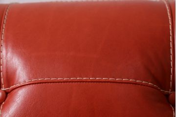 中古　美品　高級スペイン家具　GAMINTER　高級感ある佇まいが目を引く本革2.5人掛けソファ(レザーソファ、二人掛けソファ)(R-054908)