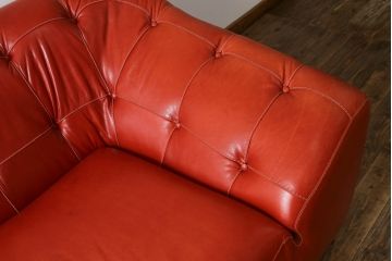 中古　美品　高級スペイン家具　GAMINTER　高級感ある佇まいが目を引く本革2.5人掛けソファ(レザーソファ、二人掛けソファ)(R-054908)