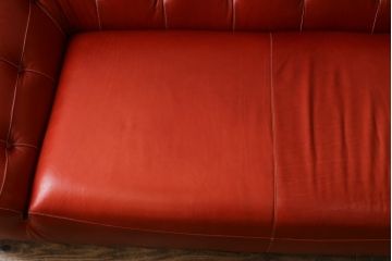 中古　美品　高級スペイン家具　GAMINTER　高級感ある佇まいが目を引く本革2.5人掛けソファ(レザーソファ、二人掛けソファ)(R-054908)