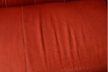 中古　美品　高級スペイン家具　GAMINTER　高級感ある佇まいが目を引く本革2.5人掛けソファ(レザーソファ、二人掛けソファ)(R-054908)