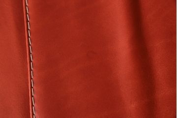 中古　美品　高級スペイン家具　GAMINTER　高級感ある佇まいが目を引く本革2.5人掛けソファ(レザーソファ、二人掛けソファ)(R-054908)