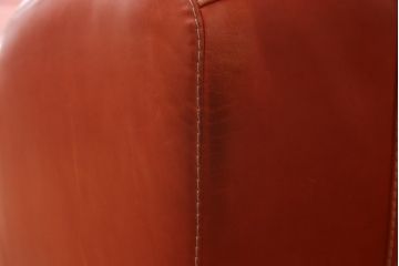 中古　美品　高級スペイン家具　GAMINTER　高級感ある佇まいが目を引く本革2.5人掛けソファ(レザーソファ、二人掛けソファ)(R-054908)