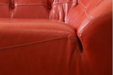 中古　美品　高級スペイン家具　GAMINTER　高級感ある佇まいが目を引く本革2.5人掛けソファ(レザーソファ、二人掛けソファ)(R-054908)
