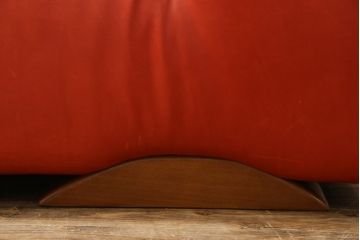 中古　美品　高級スペイン家具　GAMINTER　高級感ある佇まいが目を引く本革2.5人掛けソファ(レザーソファ、二人掛けソファ)(R-054908)